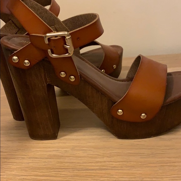 Brown studded heels - Picture 4 of 4